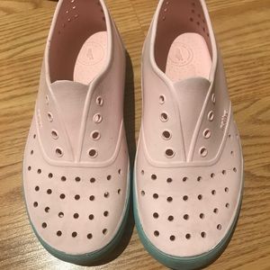 Native pink with light blue/mint youth size J4